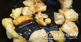 Фото приготовления рецепта: Рулет из лаваша с курицей и сыром - шаг 2