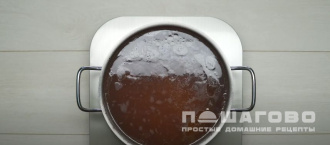 Фото приготовления рецепта: Борщ красный со свеклой, томатной пастой и зеленью - шаг 10