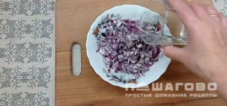 Фото приготовления рецепта: Селедка под шубой с розами - шаг 1