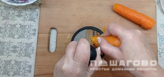 Фото приготовления рецепта: Селедка под шубой с розами - шаг 4