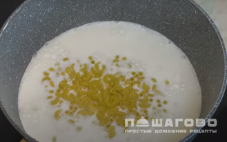 Фото приготовления рецепта: Макаронник или лапшевик с яйцом - шаг 2