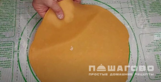 Фото приготовления рецепта: Пирог с картошкой и грибами - шаг 8