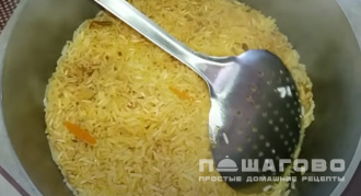 Фото приготовления рецепта: Золотистый плов с курицей - шаг 8
