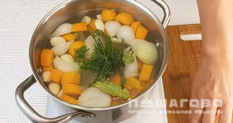 Фото приготовления рецепта: Овощной бульон для супа без мяса - шаг 7