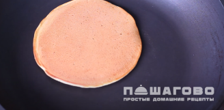 Фото приготовления рецепта: Банановые панкейки без масла - шаг 4