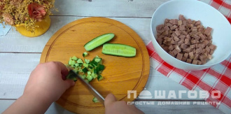 Фото приготовления рецепта: Мясной салат Оливье с говядиной - шаг 2