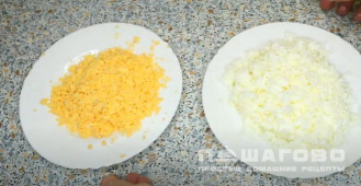 Фото приготовления рецепта: Салат с копченым мясом - шаг 3