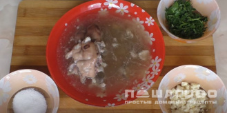 Фото приготовления рецепта: Щи из свиных ножек - шаг 6