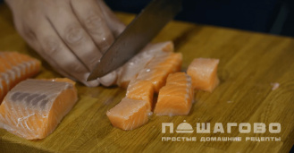 Фото приготовления рецепта: Сливочный финский суп с лососем Лохикейтто - шаг 2