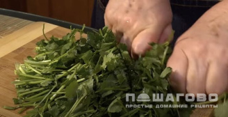 Фото приготовления рецепта: Пхали из свеклы с орехами - шаг 2