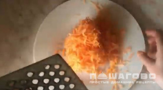 Фото приготовления рецепта: Подлива из тушенки - шаг 2