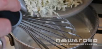 Фото приготовления рецепта: Сливочно-сырный соус для пасты - шаг 6