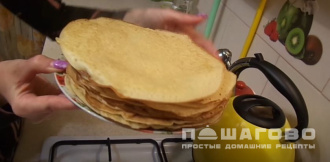 Фото приготовления рецепта: Постные вегетарианские блины на кефире без яиц - шаг 8