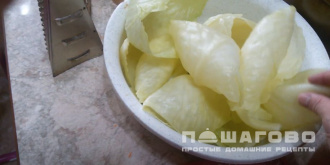 Фото приготовления рецепта: Голубцы с гречкой и куриной печенью - шаг 2