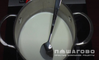 Фото приготовления рецепта: Панна-котта с маракуйей - шаг 2