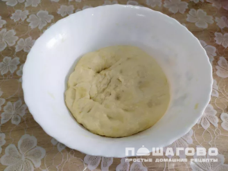 Фото приготовления рецепта: Школьная мини пицца - шаг 3
