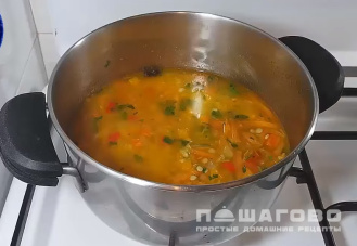 Фото приготовления рецепта: Зеленая чечевица с овощами - шаг 5