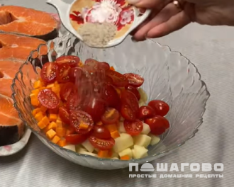 Фото приготовления рецепта: Форель по-царски с гарниром - шаг 2