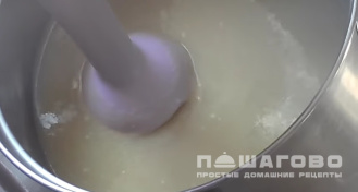 Фото приготовления рецепта: Медовая глазурь - шаг 5