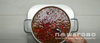 Фото приготовления рецепта: Борщ красный со свеклой, томатной пастой и зеленью - шаг 18