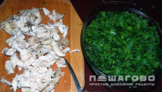Фото приготовления рецепта: Щи из сныти с курочкой - шаг 7
