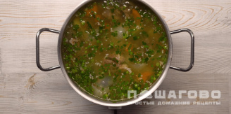 Фото приготовления рецепта: Мясной бульон на кости с овощами - шаг 3