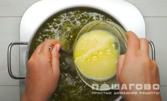 Фото приготовления рецепта: Щавелевый суп - шаг 8