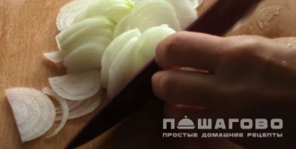 Фото приготовления рецепта: Кабачки, фаршированные мясом в духовке - шаг 4