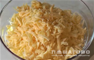 Фото приготовления рецепта: Салат с креветками на праздничный стол - шаг 3