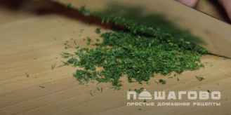 Фото приготовления рецепта: Чесночный белый соус - шаг 1