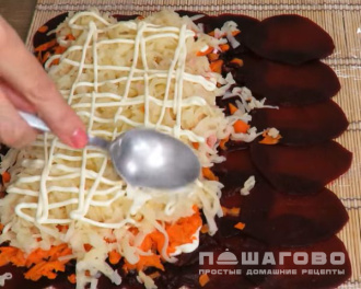 Фото приготовления рецепта: Ролы Сельдь под шубой - шаг 3