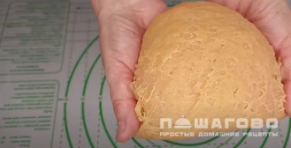 Фото приготовления рецепта: Пирог с картошкой и грибами - шаг 3