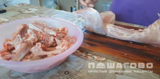 Фото приготовления рецепта: Деревенские котлеты из кролика с пряными травами и пармезаном - шаг 3