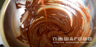 Фото приготовления рецепта: Безе с орехами - шаг 7