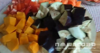 Фото приготовления рецепта: Подлива с мясом и овощами - шаг 1