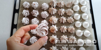 Фото приготовления рецепта: Безе с шоколадом - шаг 7
