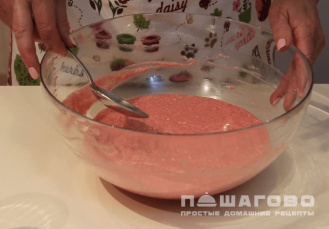 Фото приготовления рецепта: Малиновый мусс - шаг 4