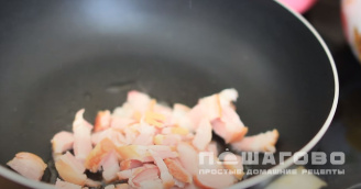 Фото приготовления рецепта: Свинина, запеченая с грибами и помидорами - шаг 4