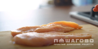 Фото приготовления рецепта: Бульон с яйцом - шаг 1