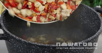 Фото приготовления рецепта: Суп с сырными клёцками - шаг 4