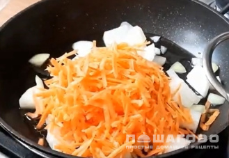 Фото приготовления рецепта: Суп с фасолью консервированной и курицей - шаг 4