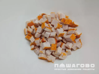 Фото приготовления рецепта: Салат из корейской моркови, курицы и пекинской капусты - шаг 2