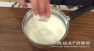 Фото приготовления рецепта: Желе шоколадное из молока и желатина - шаг 2