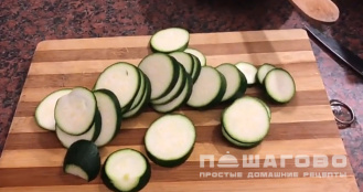 Фото приготовления рецепта: Цесарка тушеная - шаг 6