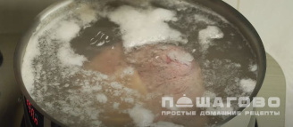 Фото приготовления рецепта: Борщ красный со свеклой, томатной пастой и зеленью - шаг 2