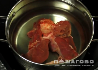 Фото приготовления рецепта: Щи из свежей капусты с мясом - шаг 1