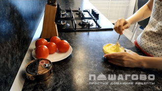 Фото приготовления рецепта: Бутерброды со шпротами - шаг 1