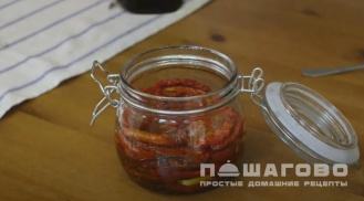 Фото приготовления рецепта: Вяленые помидоры с прованскими травами - шаг 7