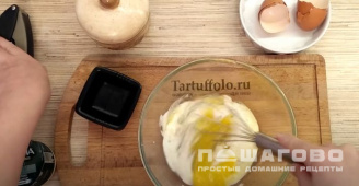Фото приготовления рецепта: Запеканка из кабачков с фаршем и сметаной - шаг 4