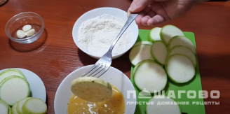 Фото приготовления рецепта: Кабачки с чесноком и укропом - шаг 5